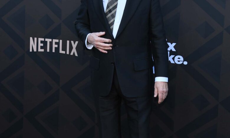 Martin Short Put on a Smile For His Documentary – Go Fug Yourself