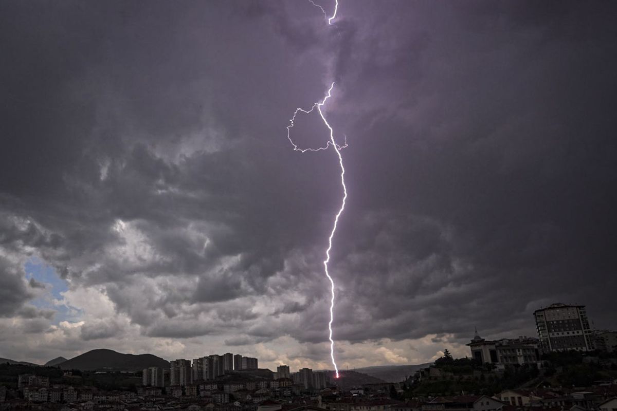 Met Éireann forecast thunderstorms and rain for bank holiday weekend