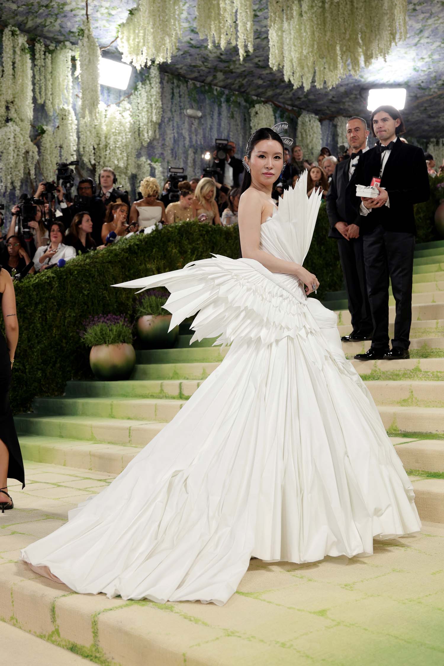 Met Gala 2026: The Folks Wearing White Included the Swan Dress to End All Swan Dresses – Go Fug Yourself