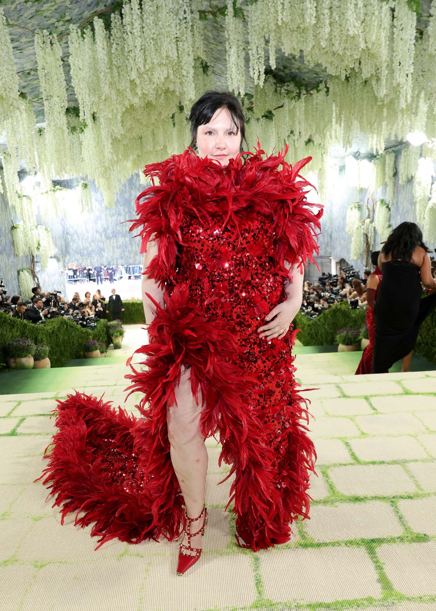 Met Gala 2026: The Reds and Yellows Brought Bare Feet, a Gold Medalist, and an Homage – Go Fug Yourself