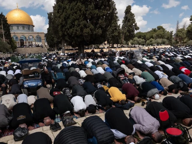 Muslims pray at Al-Aqsa Mosque to mark 1st day of Eidul Azha | The Express Tribune