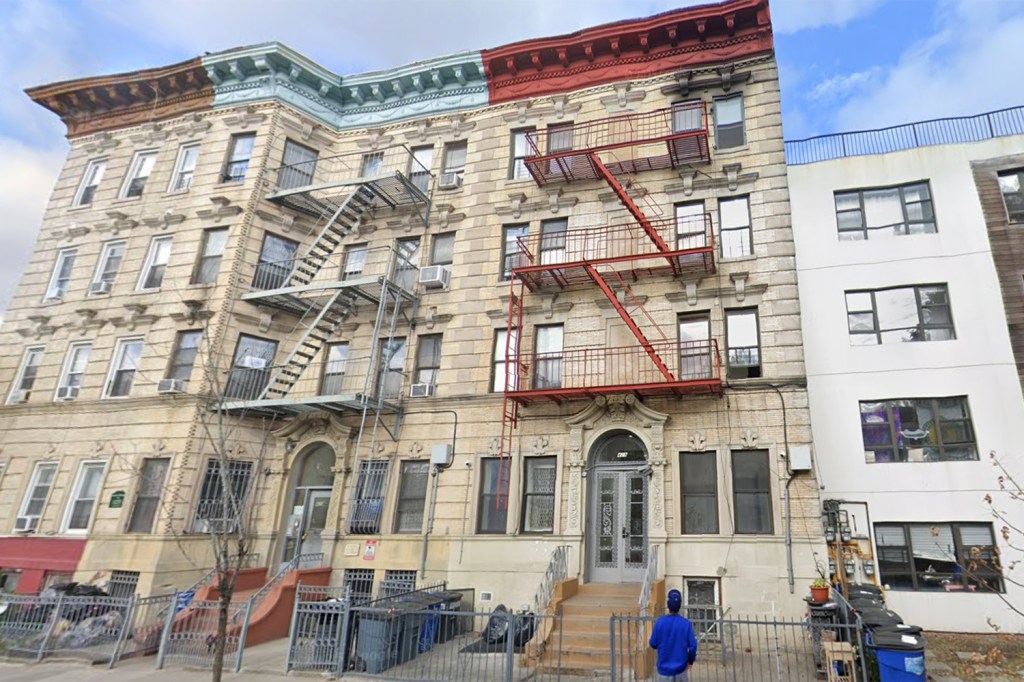 NYC man stabs neighbor in the chest after broomstick brawl: officials