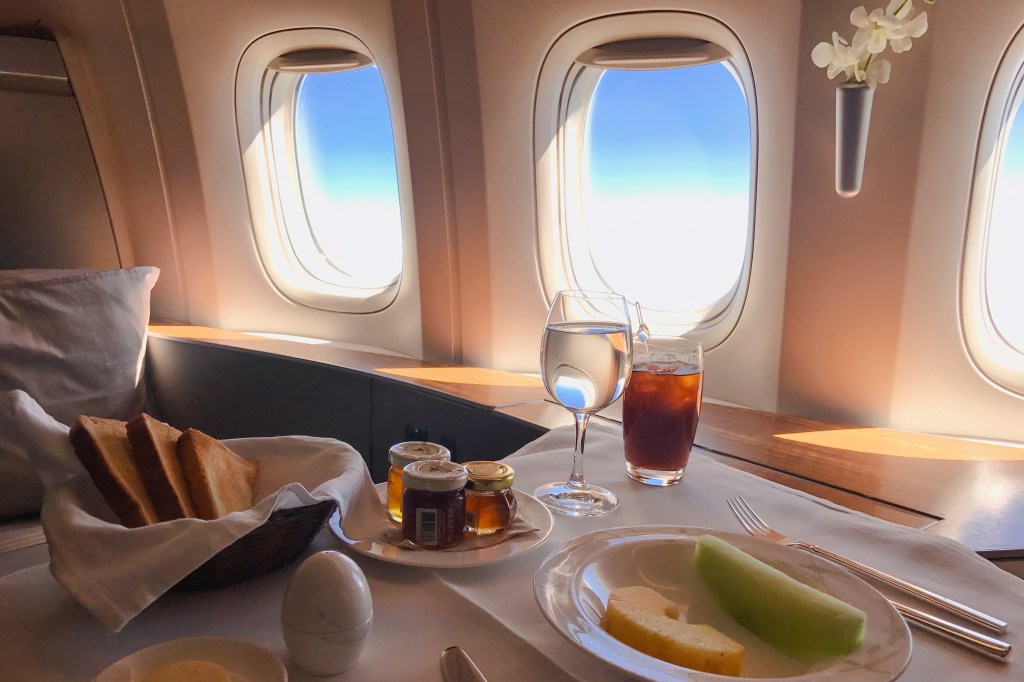 NYC mom refuses to fly ‘privileged’ kids first class to build character — and people had a lot to say about this