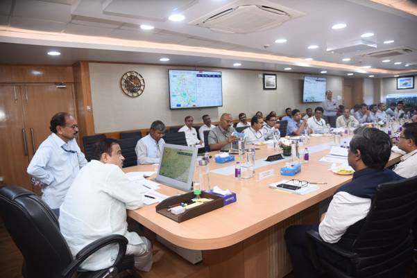 Nitin Gadkari Reviews Proposed High-Speed and High-Density Corridors Projects in Maharashtra