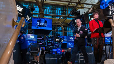 Oil prices tumble, stocks rally on Mideast peace hopes