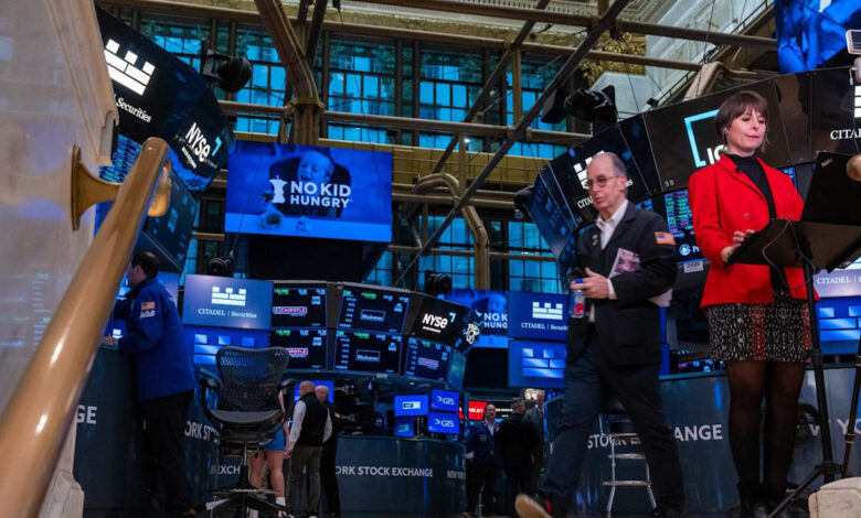 Oil prices tumble, stocks rally on Mideast peace hopes