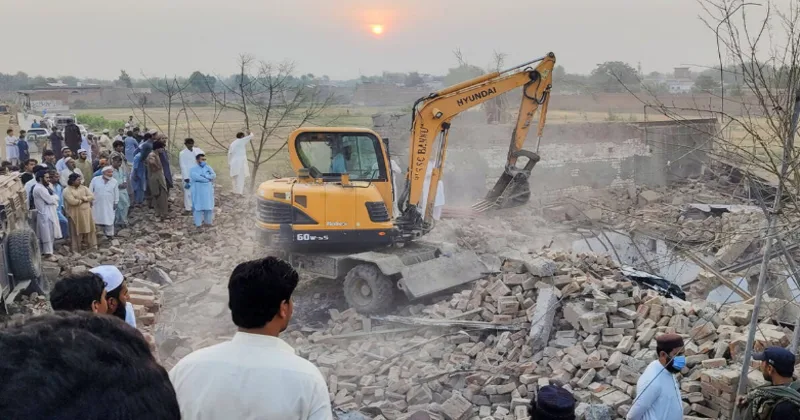 Pakistan: 15 policemen killed, 3 injured in suicide attack by TTP