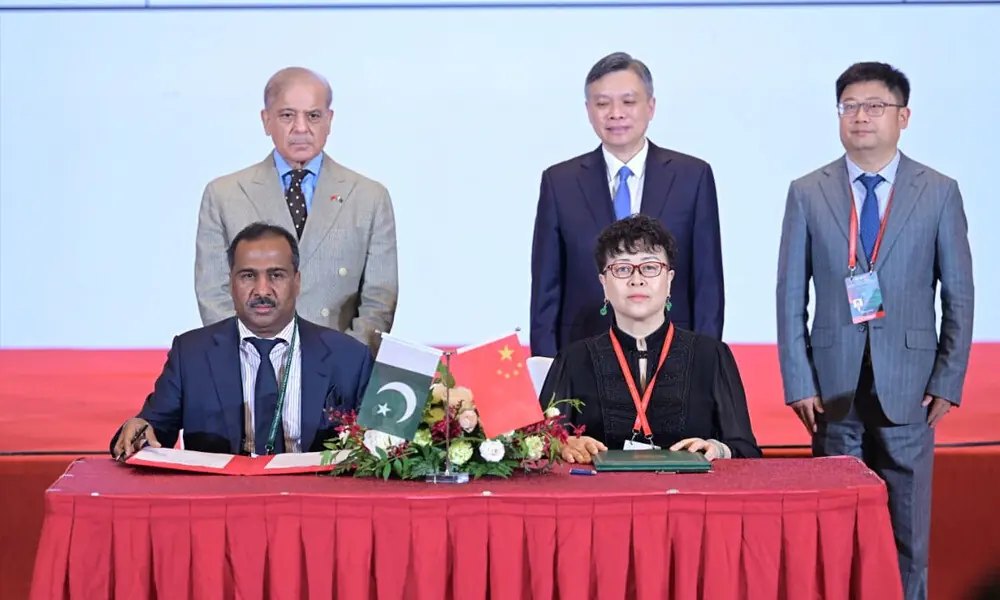 Pakistani, Chinese companies sign bn trade, investment deals
