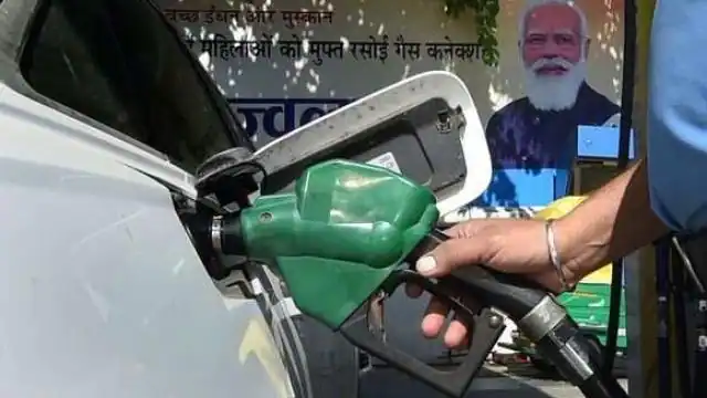 Petrol crosses Rs 100 mark in Delhi after fresh Rs 2 hike amid global tensions