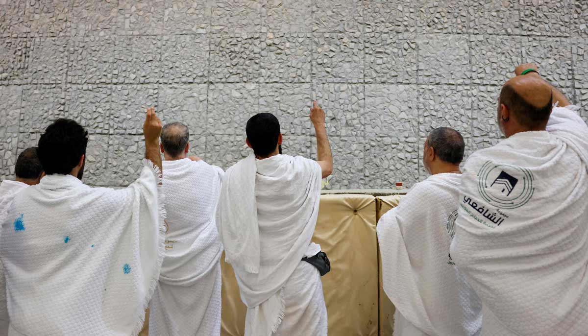 Pilgrims ‘stone the devil’ at Hajj amid intense heat