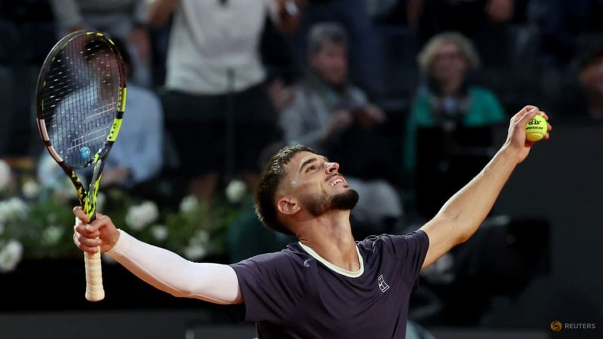 Prizmic stuns idol Djokovic at the Italian Open