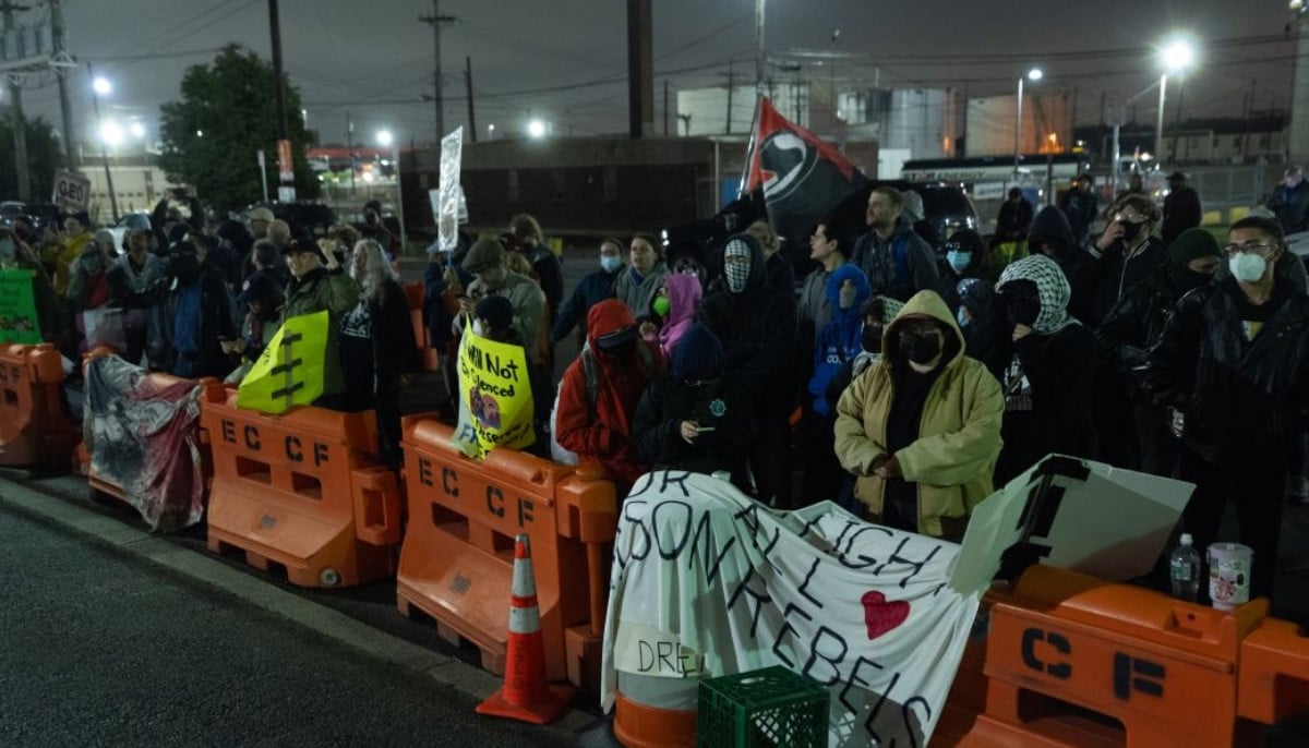 Protesters block ICE vehicles outside New Jersey detention centre amid hunger strike