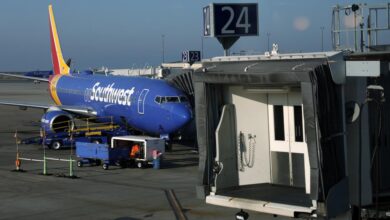 Robot dances at the airport gate, then delays Southwest flight from Oakland to San Diego