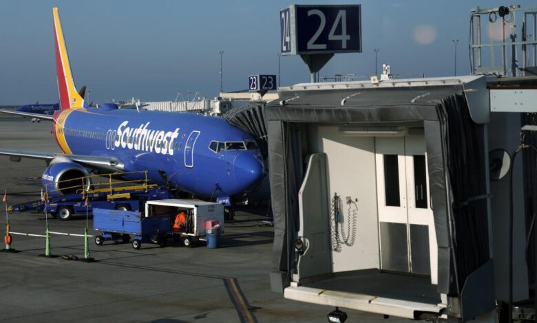 Robot dances at the airport gate, then delays Southwest flight from Oakland to San Diego