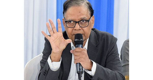 Rs 100/$ just a number, right moment to let rupee depreciate: Finance Commission Chairman to RBI