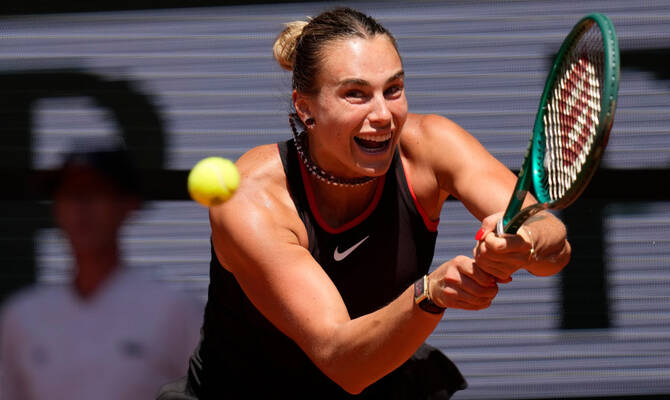 Sabalenka’s necklaces sparkle as world No. 1 triumphs