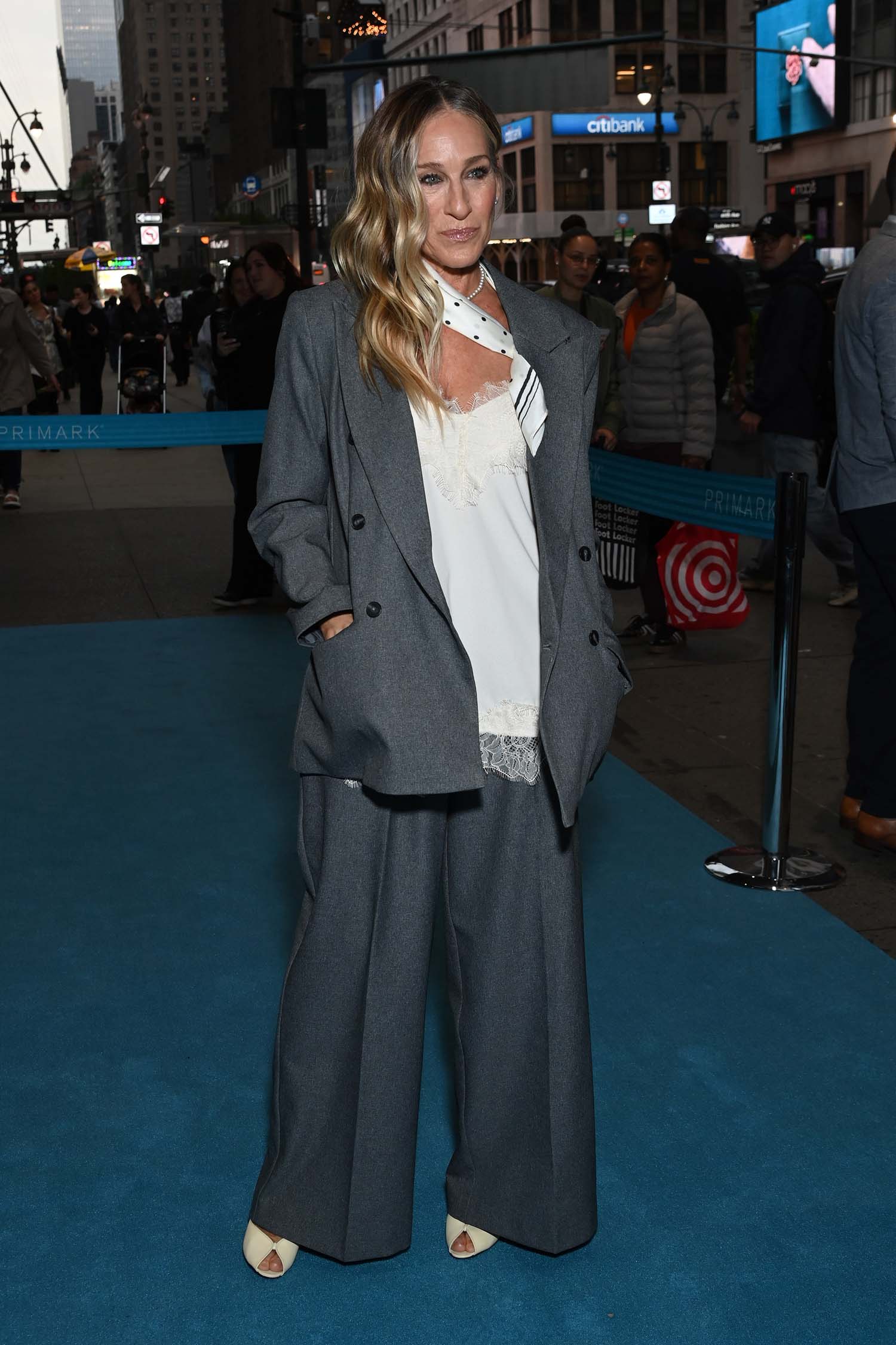 Sarah Jessica Parker Gets in Bed With Fast Fashion – Go Fug Yourself