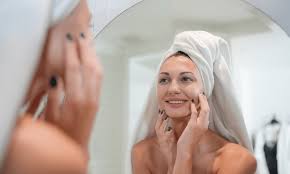 Skin Care: 50 की उम्र में भी दिखना है 30 जैसा ? अपनाएं ये आसा�