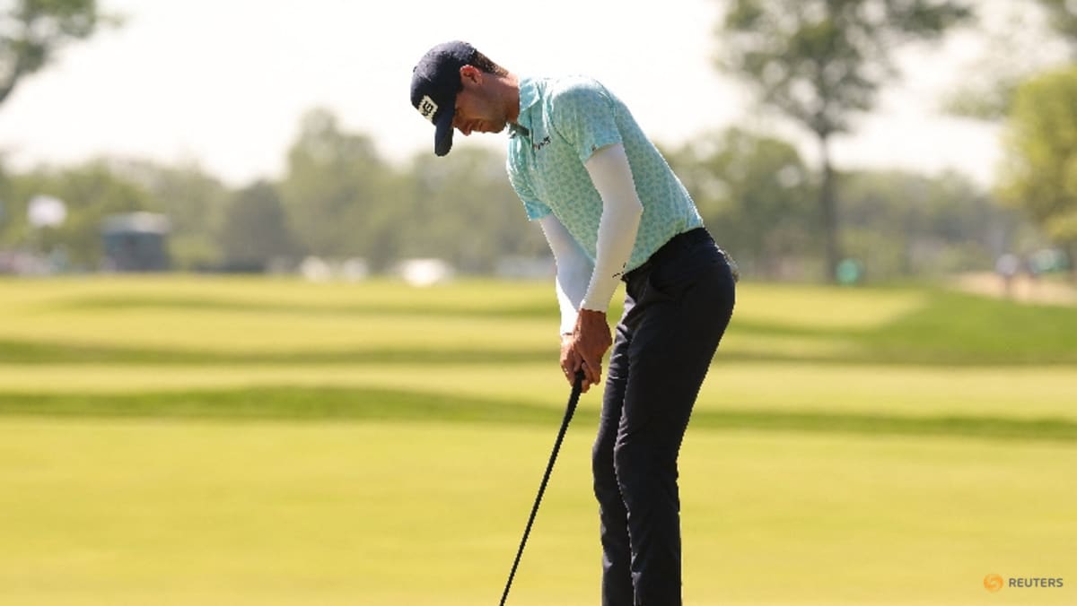 Smalley takes two-shot PGA Championship lead into final round at Aronimink
