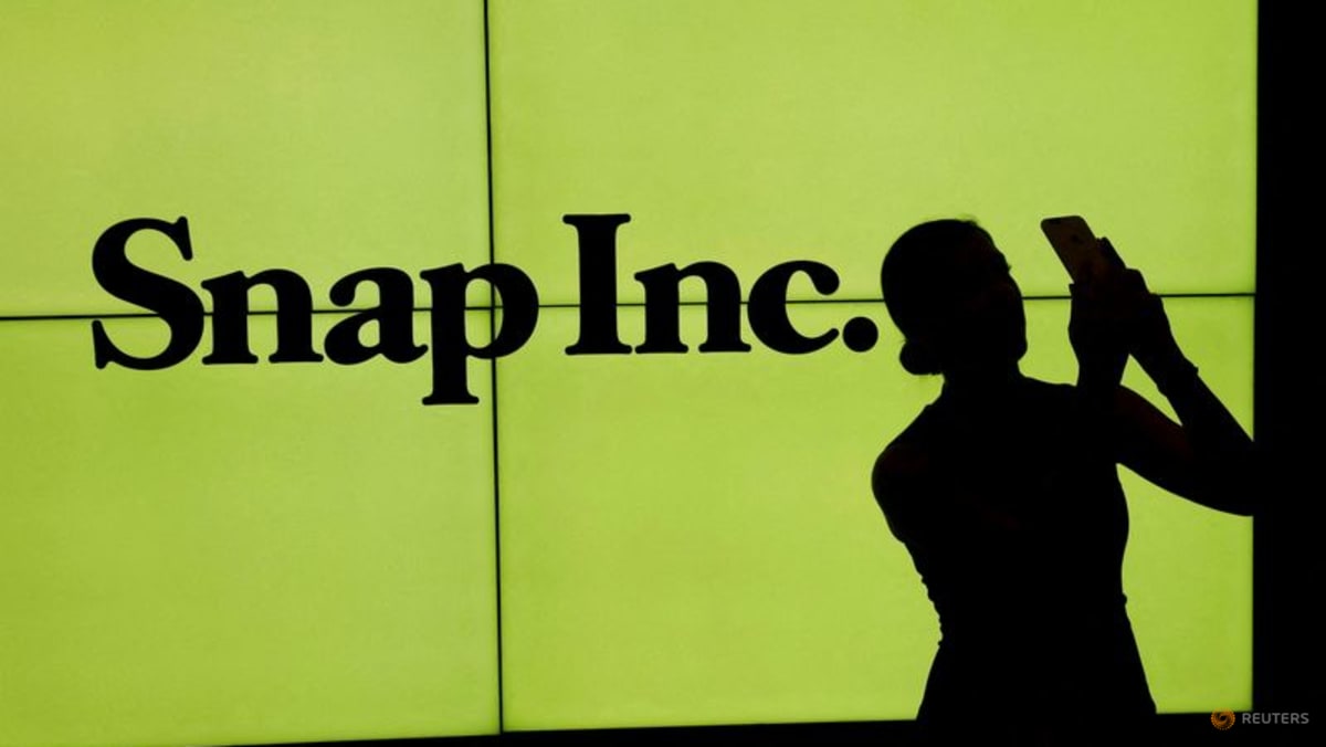 Snap’s quarterly revenue rises, daily active users return to growth