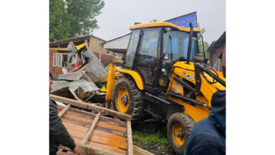 Srinagar Police demolishes illegal structure of drug peddler in Noorbagh