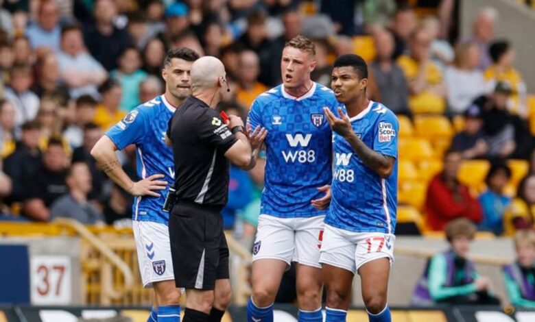 Sunderland’s Ballard sent off for pulling Arokodare’s hair in 1-1 draw at Wolves