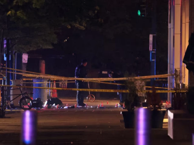Suspect dies after trading gunfire with officers near White House, Secret Service says | The Express Tribune