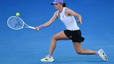 Swiatek battles into Italian Open third round
