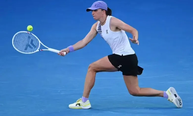 Swiatek battles into Italian Open third round
