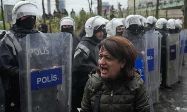 Turkish police fire tear gas, arrest hundreds at Istanbul May Day rallies