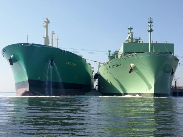 Two LNG Cargoes from Qatar Arrive in Pakistan; Agreement Reached to Continue Coordination for Further Supply | Express News