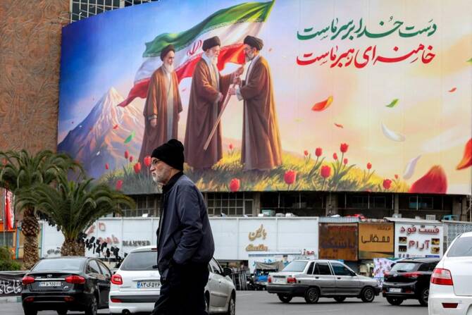 UK sanctions 12 Iran-linked people, entities