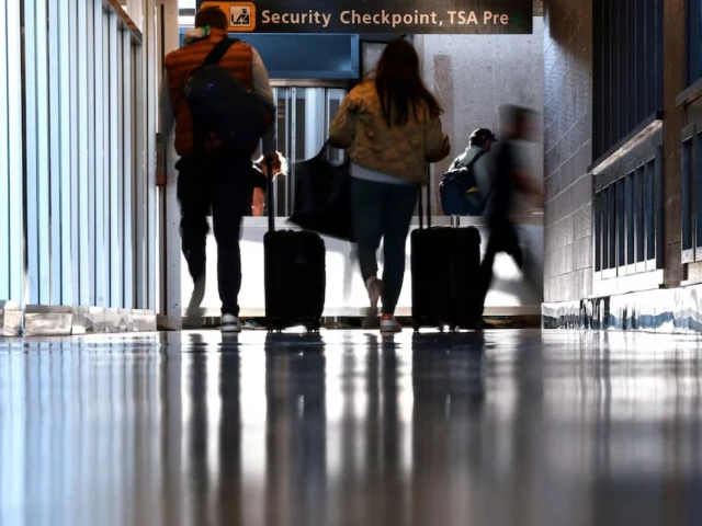 US extends Ebola travel ban to Green Card holders | The Express Tribune