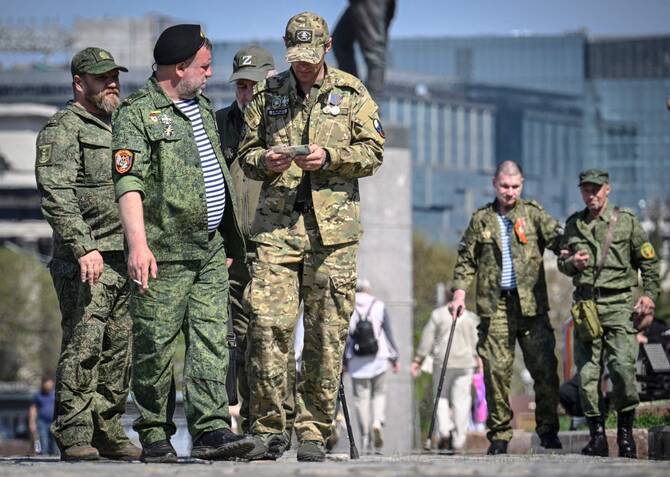 Ukraine fires hundreds of drones at Russia after Moscow threat