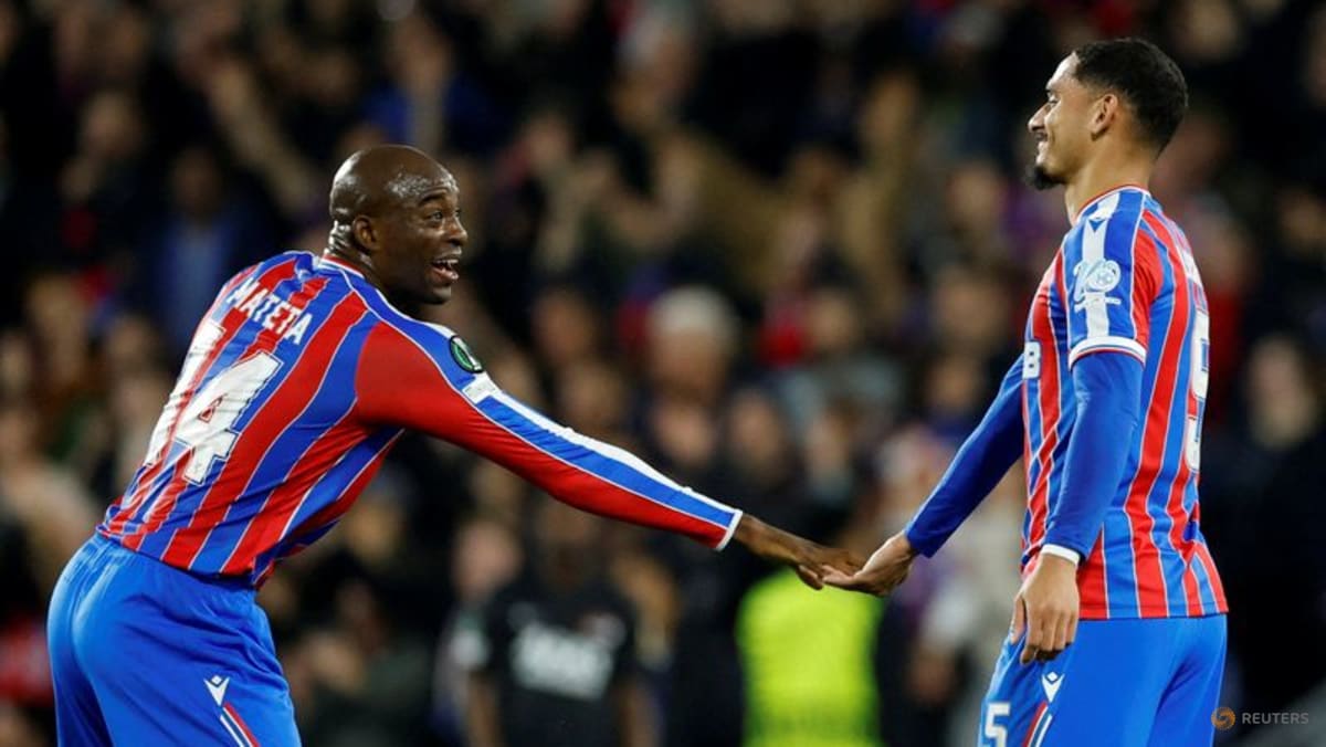 Uncapped goalkeeper gets first French call up in World Cup squad