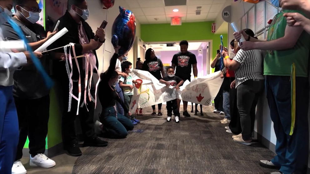 Video David Muir reports on boys’ miracle heart transplants at Texas Children’s Hospital