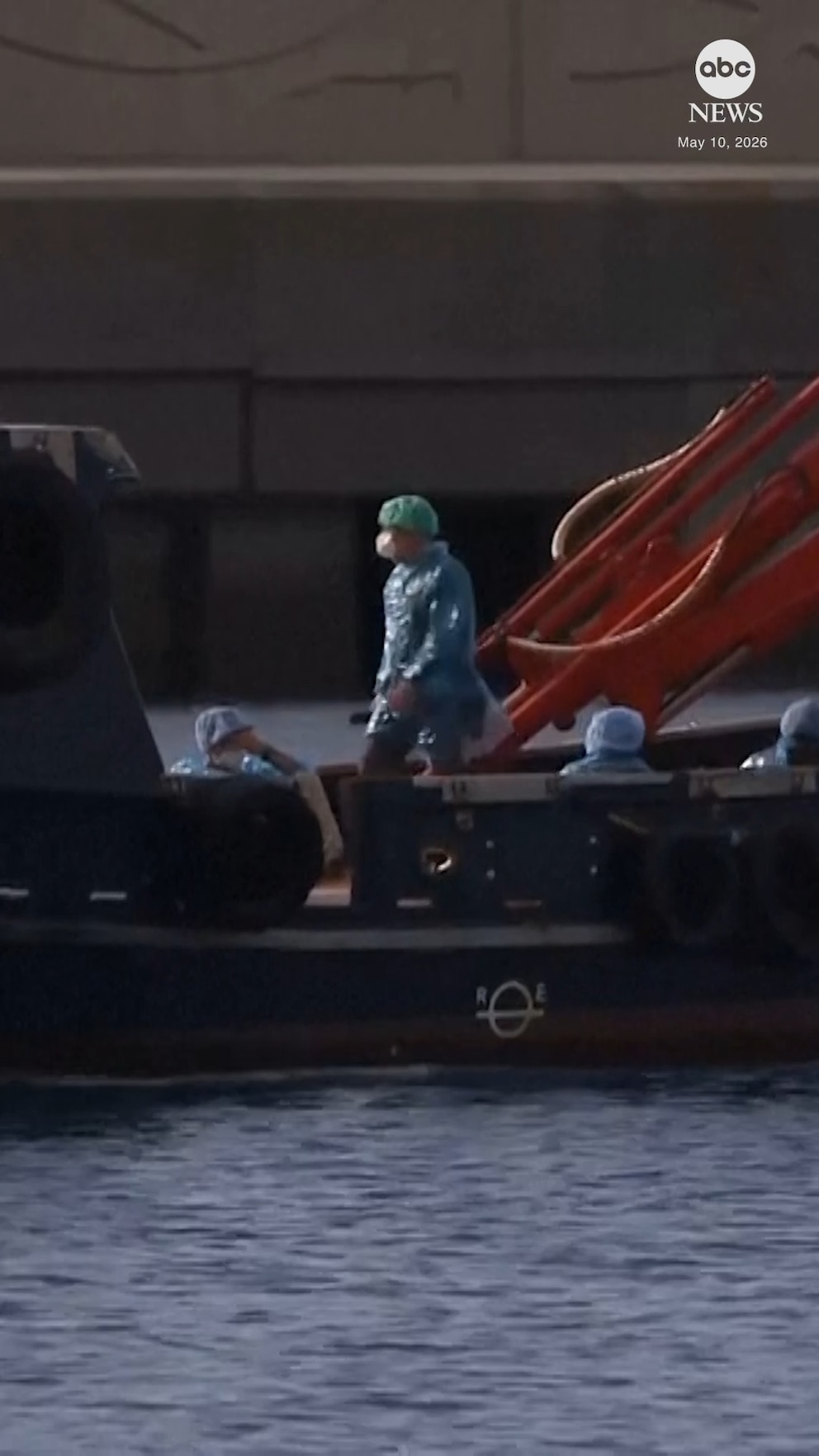 Video Five passengers are the first to leave the hantavirus-hit cruise ship MV Hondius