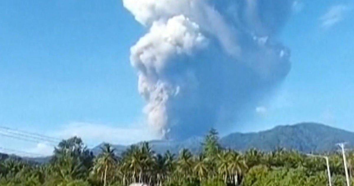 Volcano kills 3 hikers in Indonesia