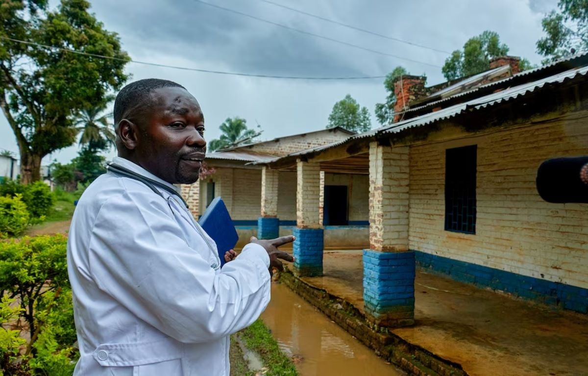 WHO chief says suspected Ebola deaths at 220, says epidemic ‘outpacing us’ | The Express Tribune