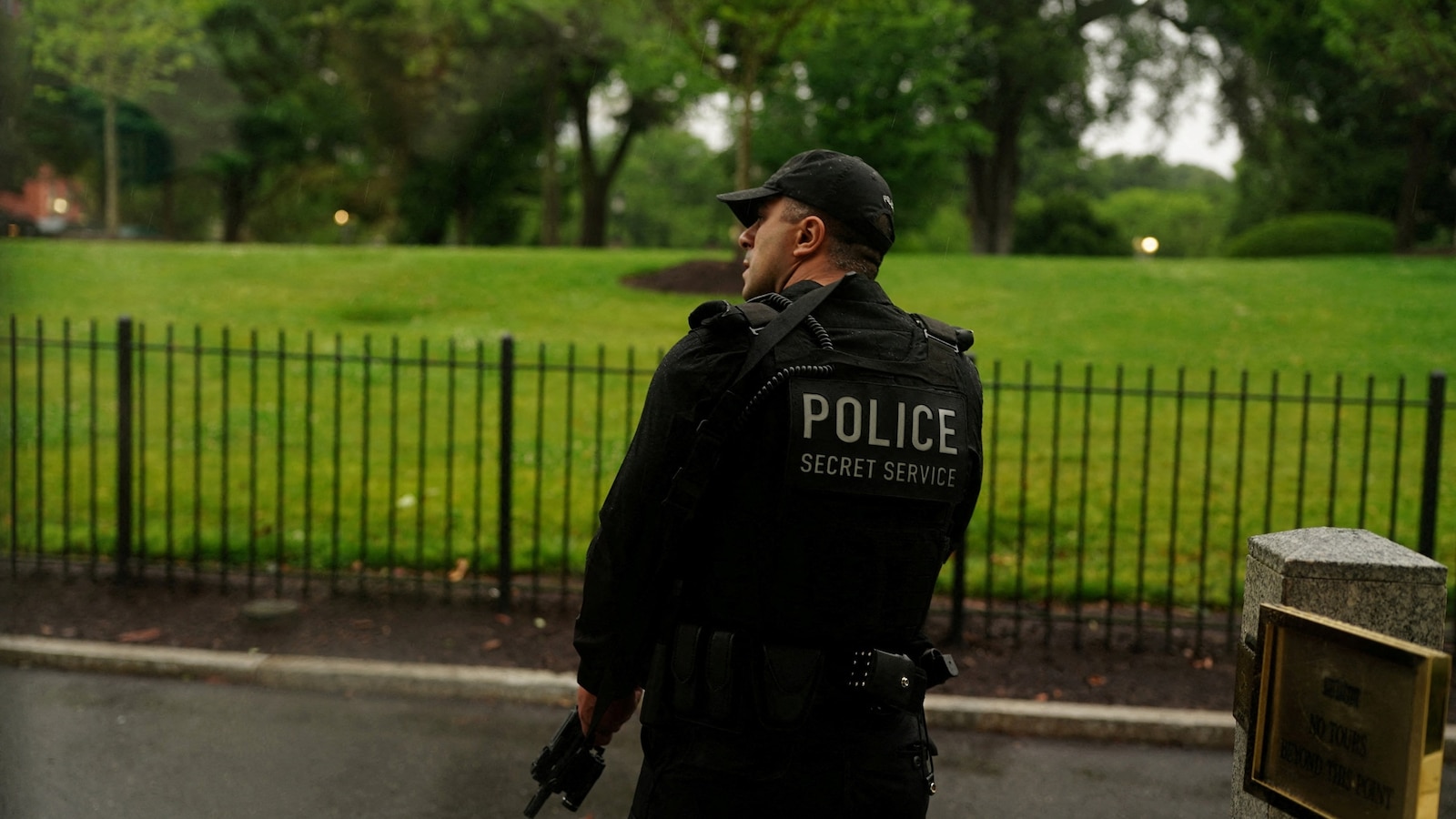 White House lawn cleared after apparent gunshots