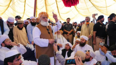 ادارے مفت کی تنخواہیں نہ لیں شیخ ادریس کے قاتلوں کو گرفتار کریں، فضل الرحمان – Daily Qudrat