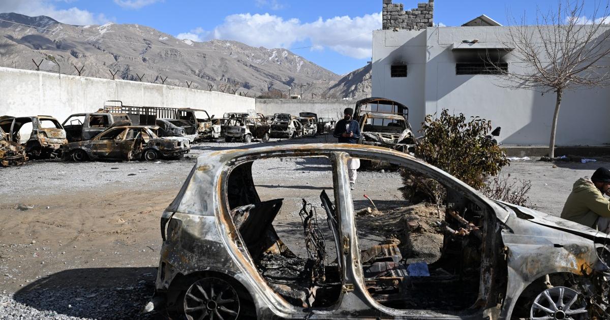 بلوچستان: الگ الگ حملوں میں خاتون کانسٹیبل، اسسٹنٹ پروفیسر کی اموات، دالبندین میں تھانے پر حملہ