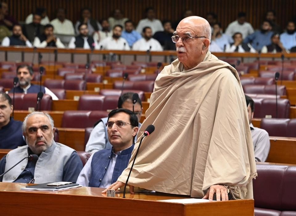 جعلی حکومت سے کہہ دیجیے عمران خان سے ہماری ملاقات کب ہو گی، اسمبلی چلنے دیں گے نہ بجٹ میں حصہ لیں گے، محمود خان اچکزئی کی قومی اسمبلی میں تقریر ‘ ڈپٹی اسپیکر نے مائیک بند کردیا – Daily Qudrat