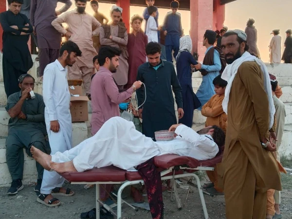 جنوبی وزیرستان میں فوجی چوکی پر بارود سے بھری گاڑی کا ناکام خودکش حملہ، سات شہری زخمی | Express News