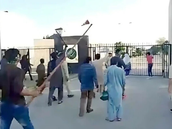 جی ایچ کیو حملہ کیس: عمر ایوب، زرتاج گل سمیت 12 مجرمان کے ضمانتی مچلکے، شورٹی بانڈز ضبط کرنے کا حکم – Daily Qudrat