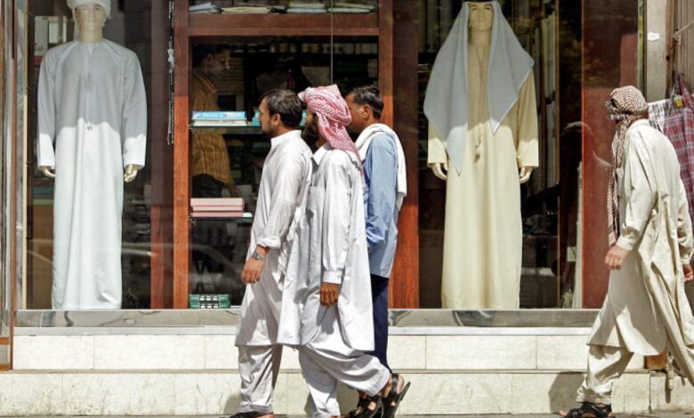 خلیجی ممالک جانے والے پاکستانیوں کو وہاں کا رہن سہن کیوں سکھایا جا رہا ہے؟