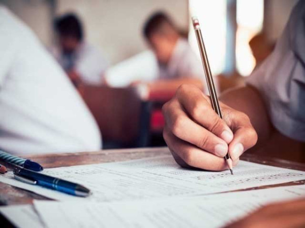 قومی اسمبلی کی قائمہ کمیٹی نے کیمبرج بورڈ سے ریاضی کا پرچہ لیک ہونے پر تفصیلی رپورٹ مانگ لی | Express News