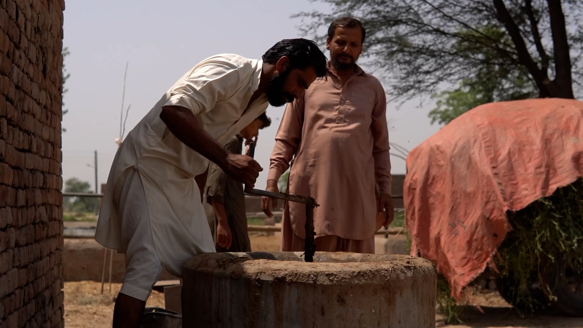 ملتان: بائیو گیس پلانٹ سے چار گھروں کا چولہا کیسے جل رہا ہے؟
