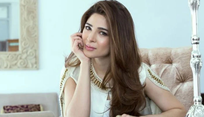 میرے نزدیک دھوکہ اور ایکسٹرامیرٹیل افیئرقطعاً ناقابل قبول ہے ،عائشہ عمرخود سے منسوب بیان کی سختی سے تردید کردی – Daily Qudrat