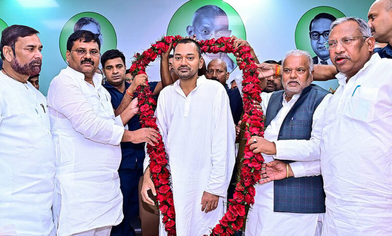 نتیش کمار کے بیٹے نشانت کمار کی بہار کابینہ میں انٹری، صحت کا قلمدان سنبھالتے ہی آر جے ڈی کا کنبہ پروری پر طنز